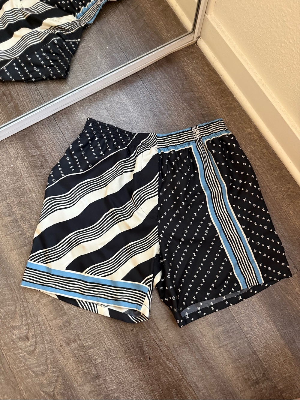 Louis Vuitton Pyjama silk shorts
